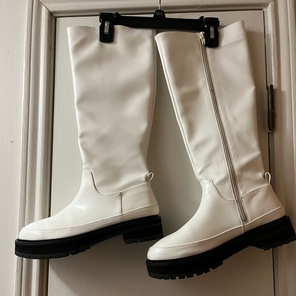 Urban Outfitters tall boots - Picture 3 of 13